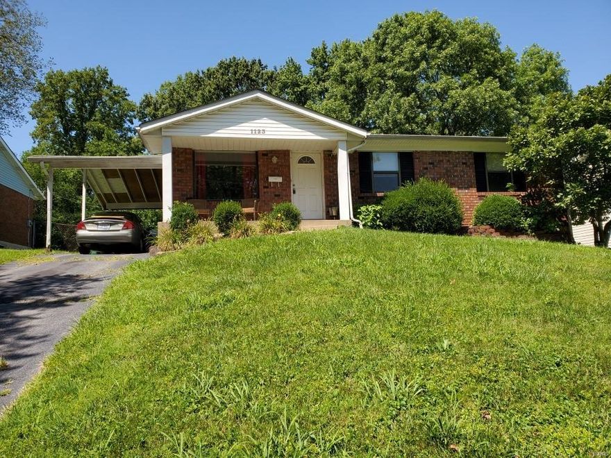 Very nice all brick Ranch located on N. Rock Hill Road just off Old Warson Road in beautiful Webster Groves.  Great location and would be a perfect starter home.