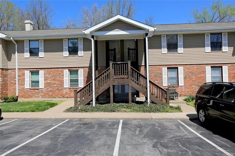 Condominium in Florissant MO 1905 Suns Up Way.jpg