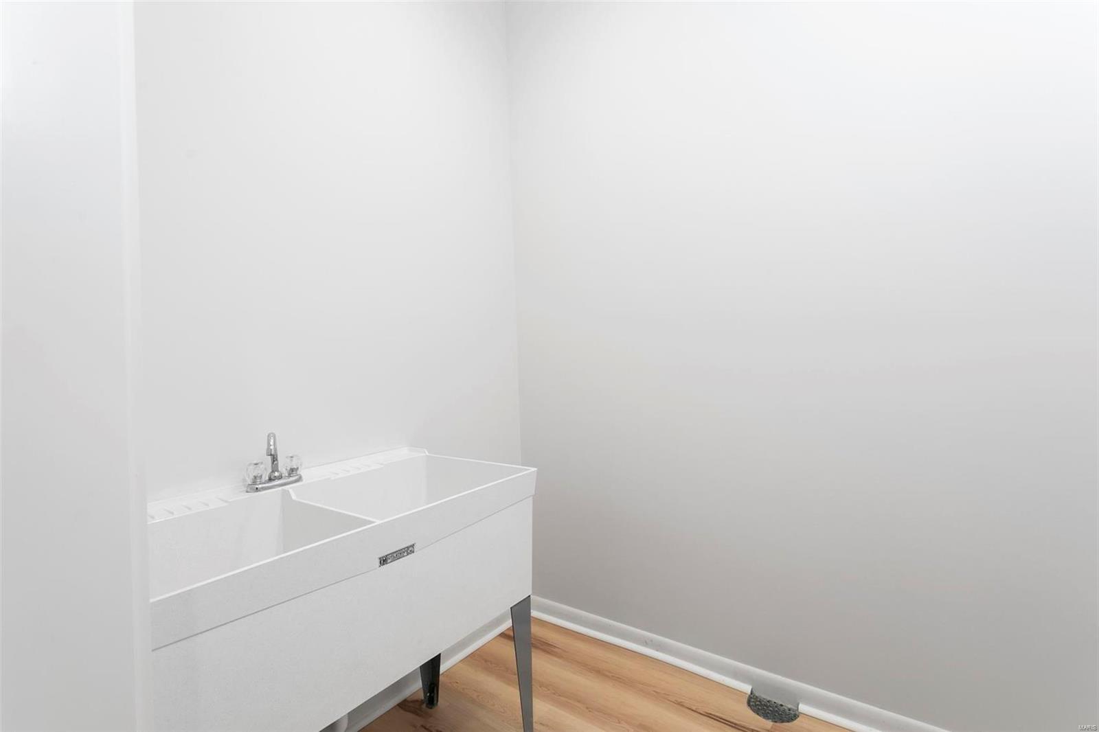 Santino Court - Residential