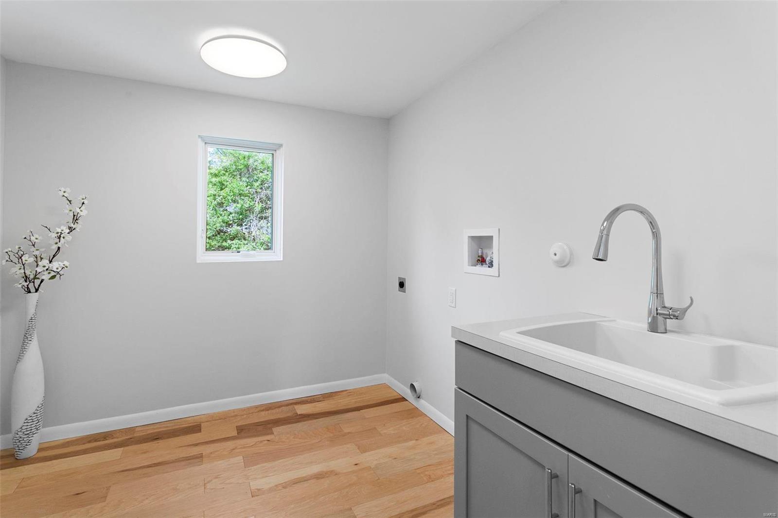 Santino Court - Residential