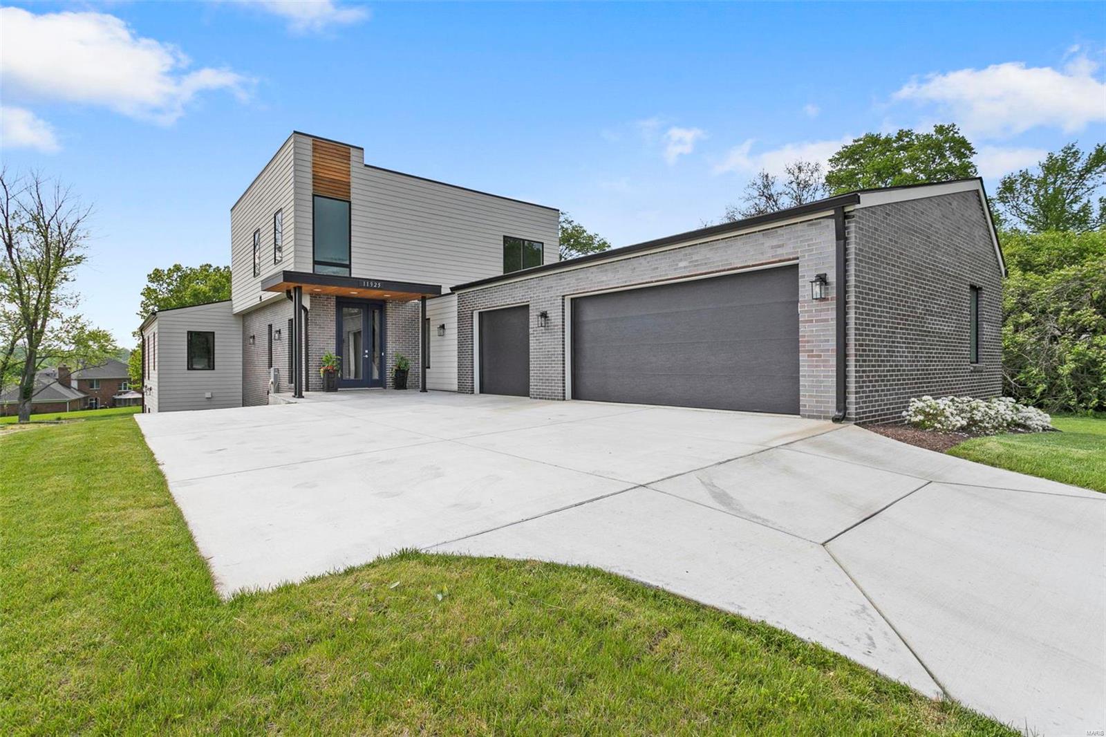 Santino Court - Residential