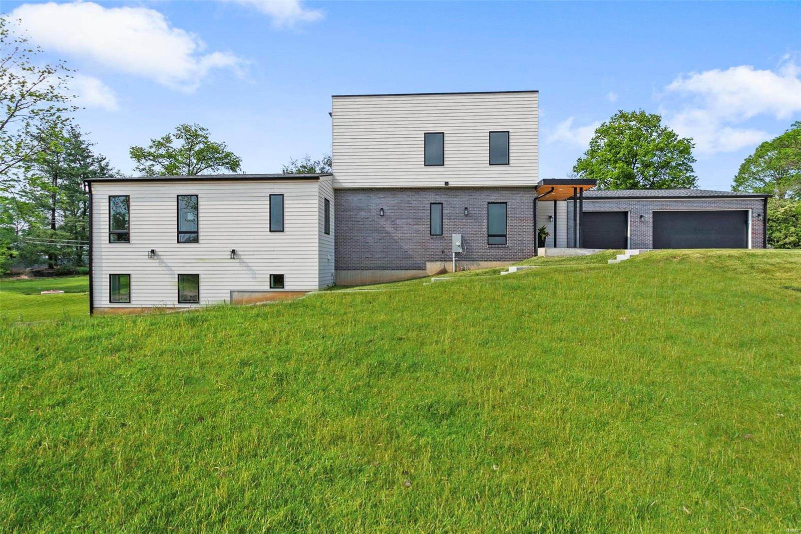 Santino Court - Residential