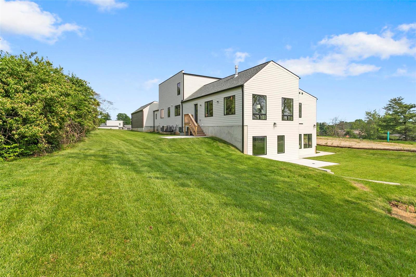 Santino Court - Residential