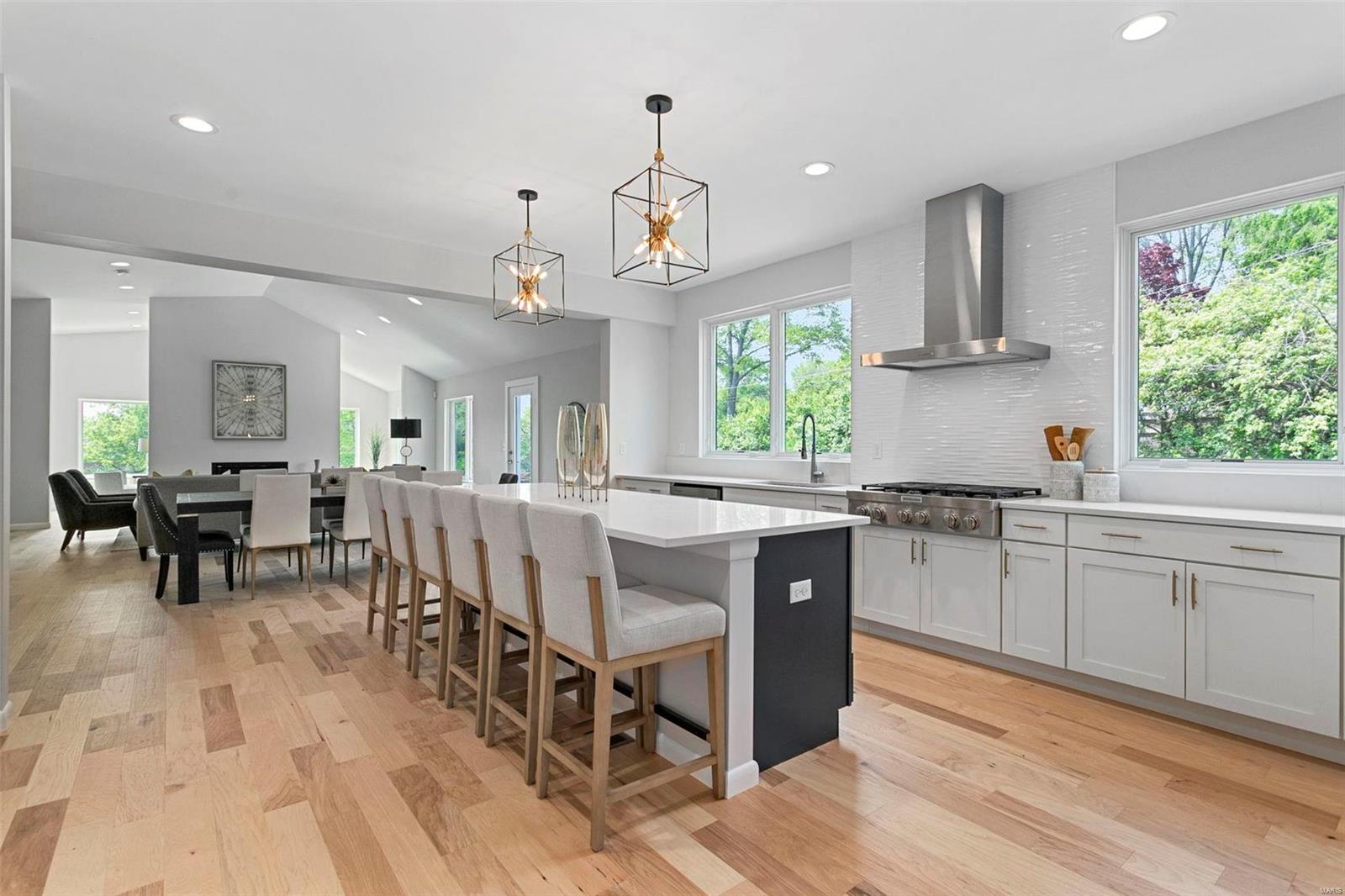 Santino Court - Residential