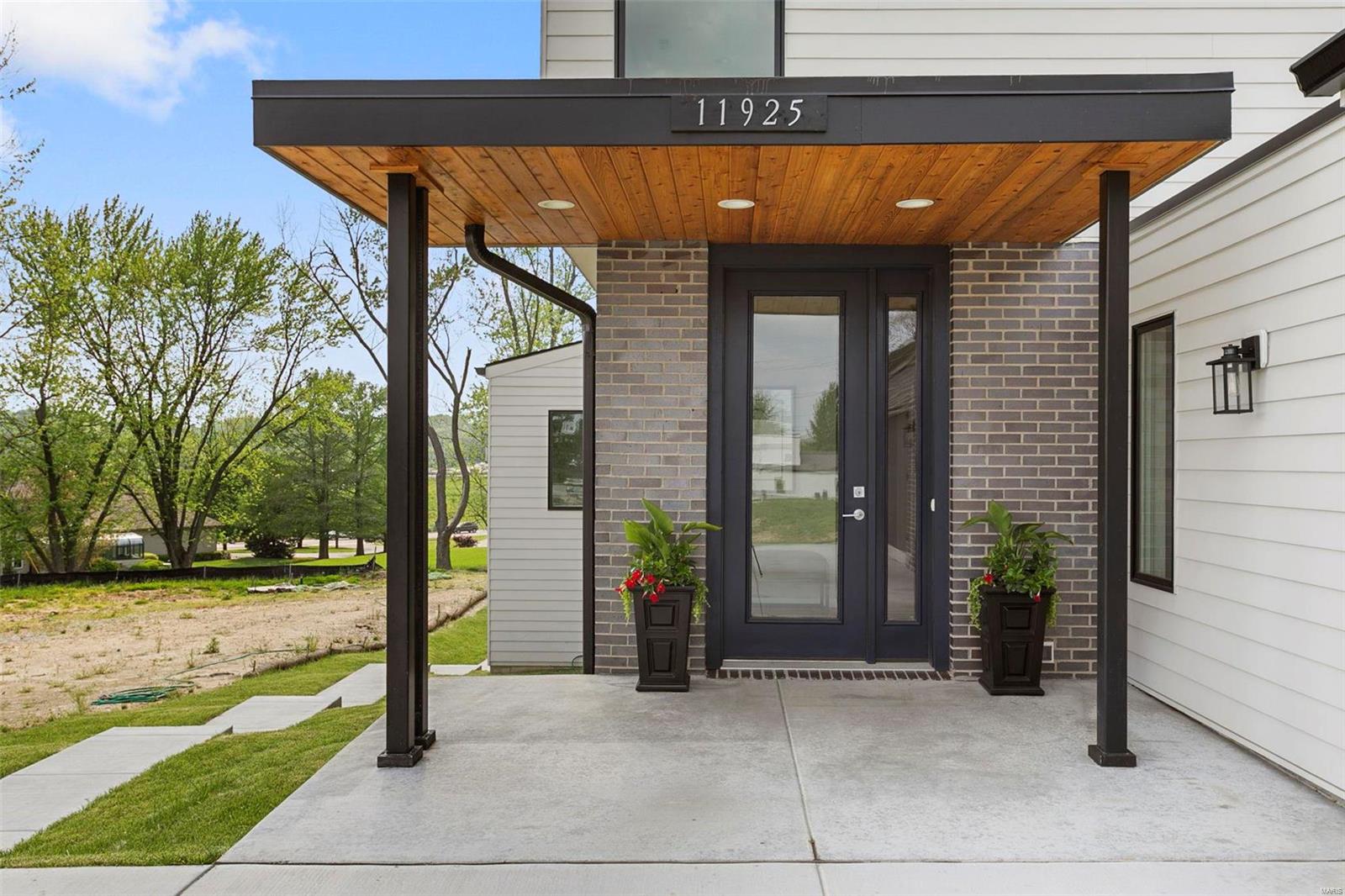 Santino Court - Residential