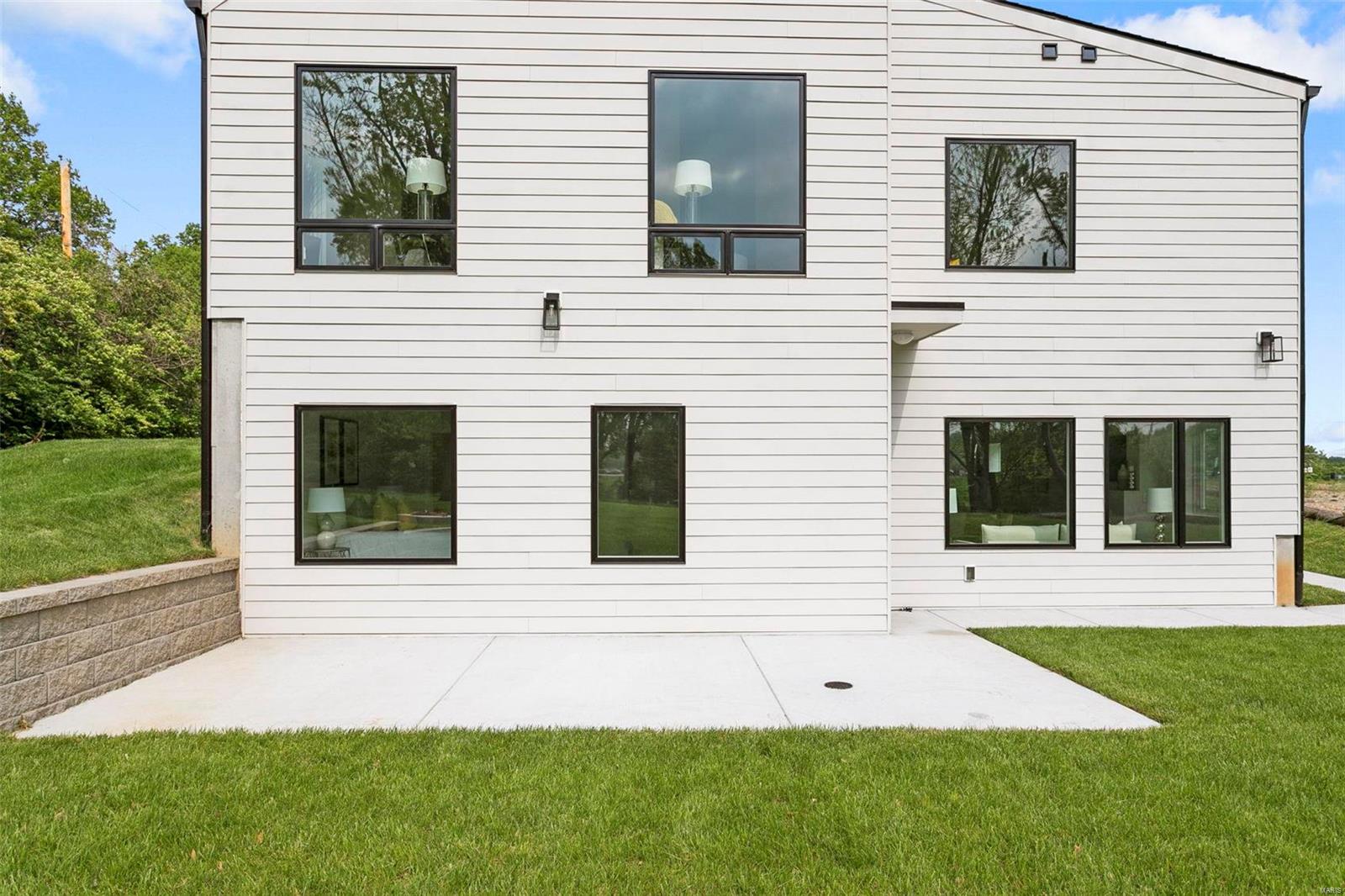 Santino Court - Residential