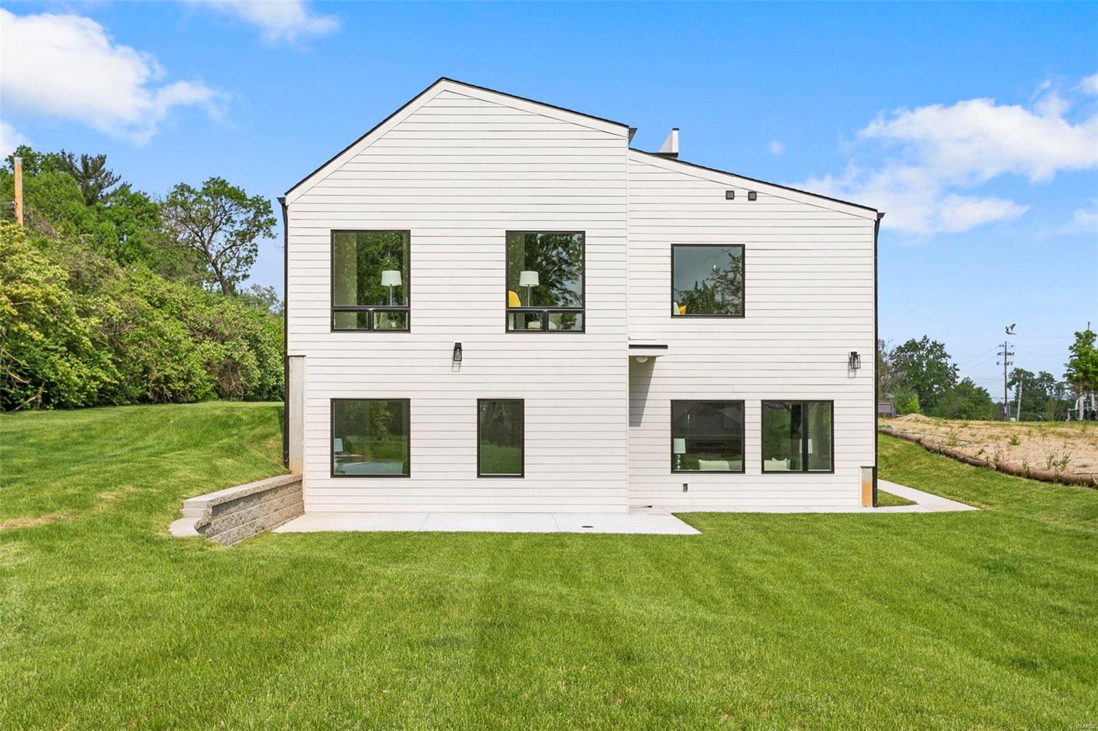 Santino Court - Residential