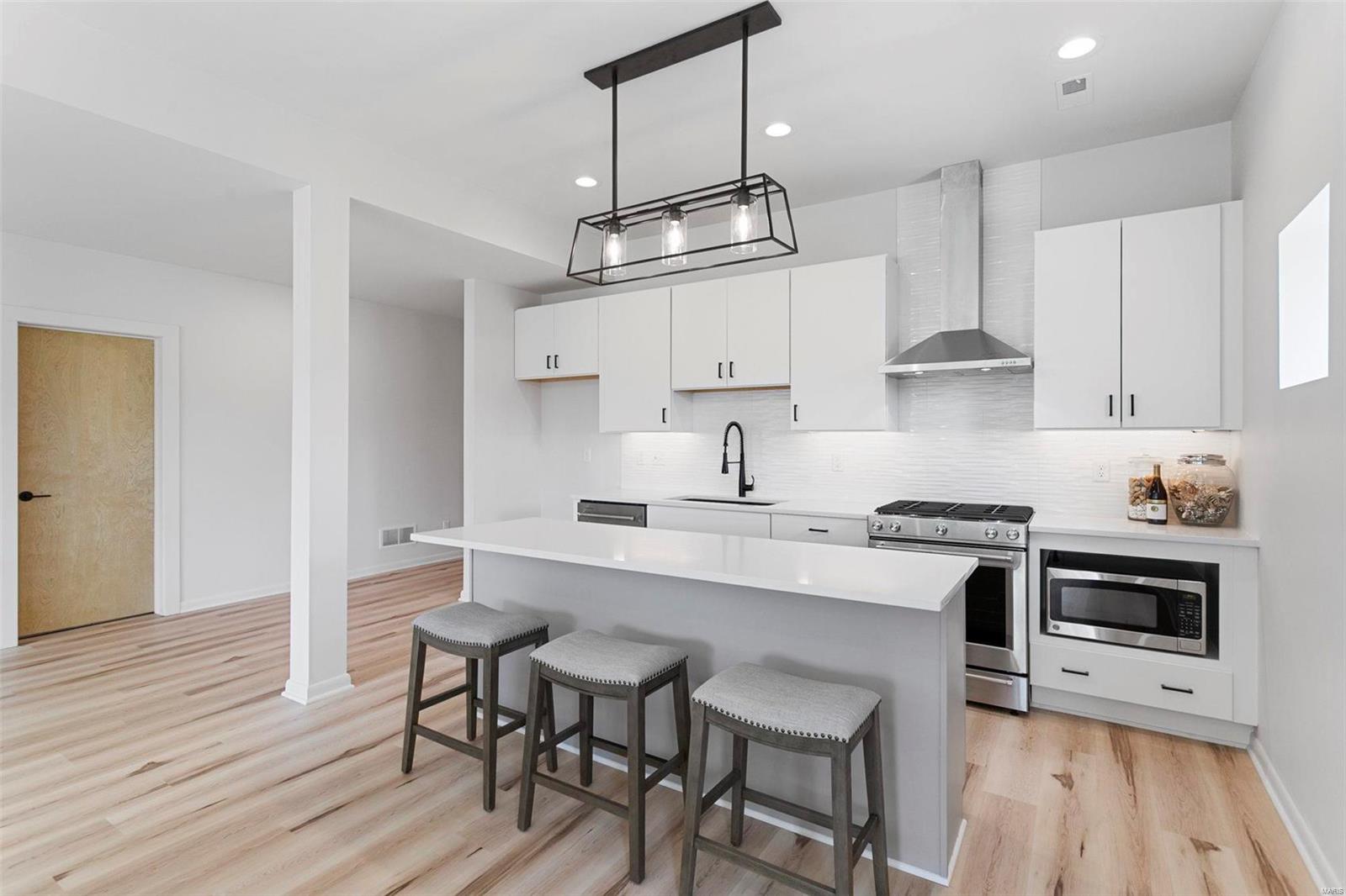 Santino Court - Residential