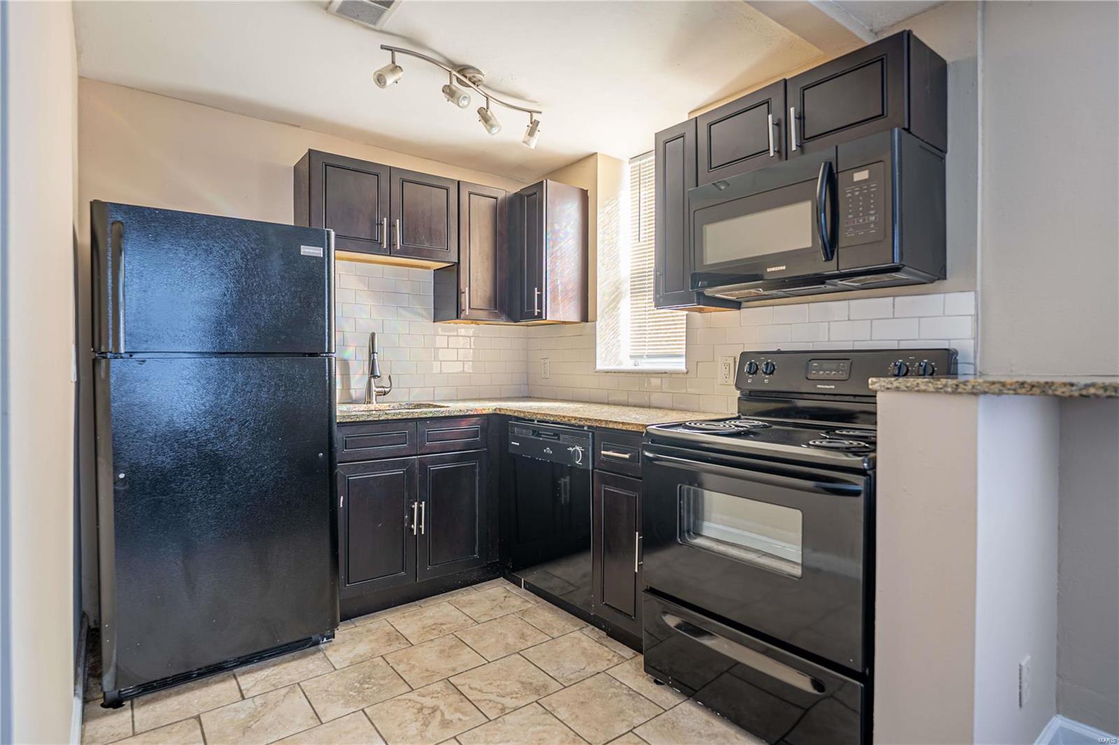 City/St Louis - Residential Income