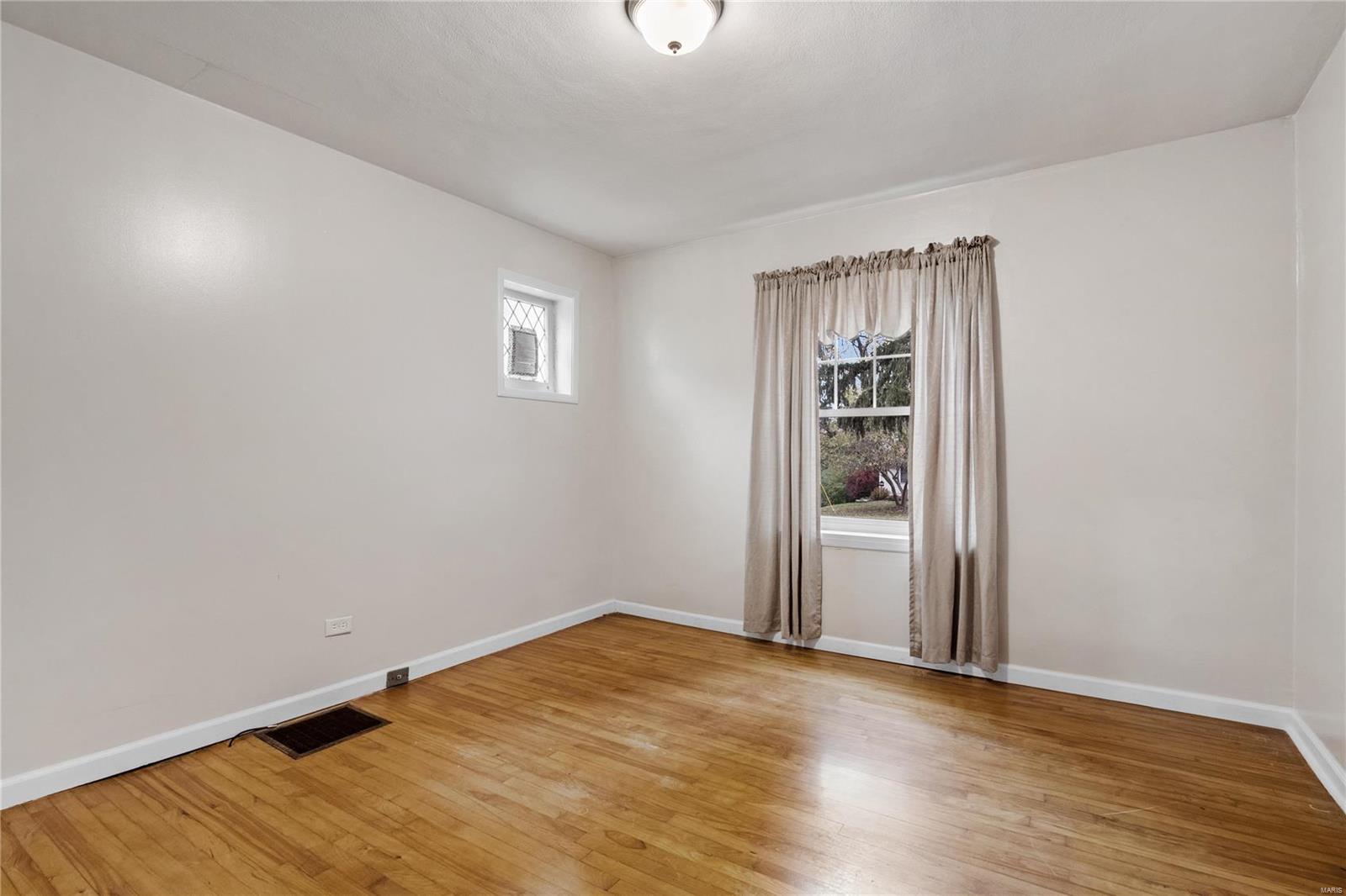 St Ann, Missouri 63074, United States, 2 Bedrooms Bedrooms, ,1 BathroomBathrooms,Residential,Active,33233