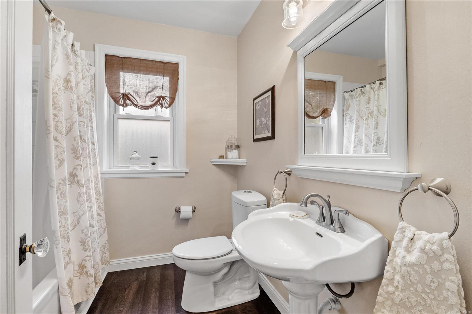 St Ann, Missouri 63074, United States, 2 Bedrooms Bedrooms, ,1 BathroomBathrooms,Residential,Active,33233