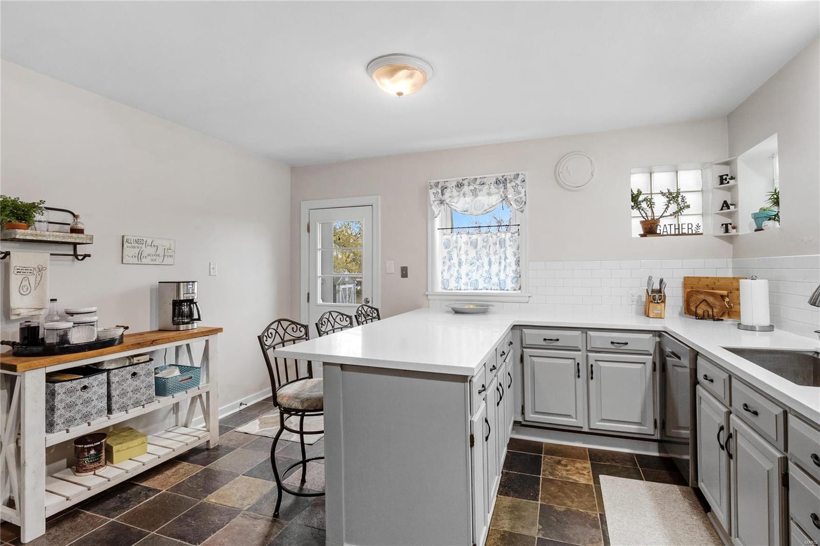 St Ann, Missouri 63074, United States, 2 Bedrooms Bedrooms, ,1 BathroomBathrooms,Residential,Active,33233