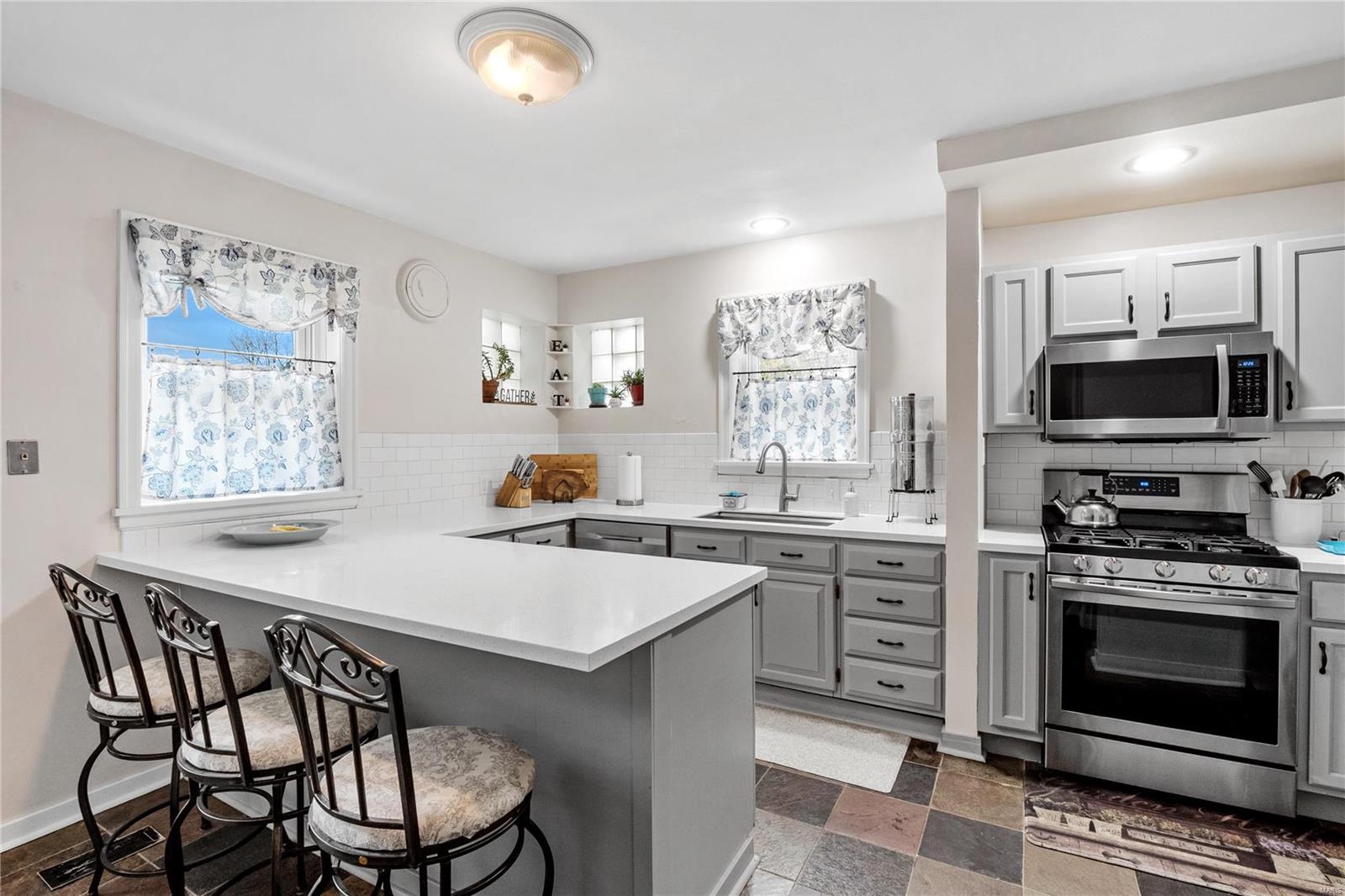 St Ann, Missouri 63074, United States, 2 Bedrooms Bedrooms, ,1 BathroomBathrooms,Residential,Active,33233