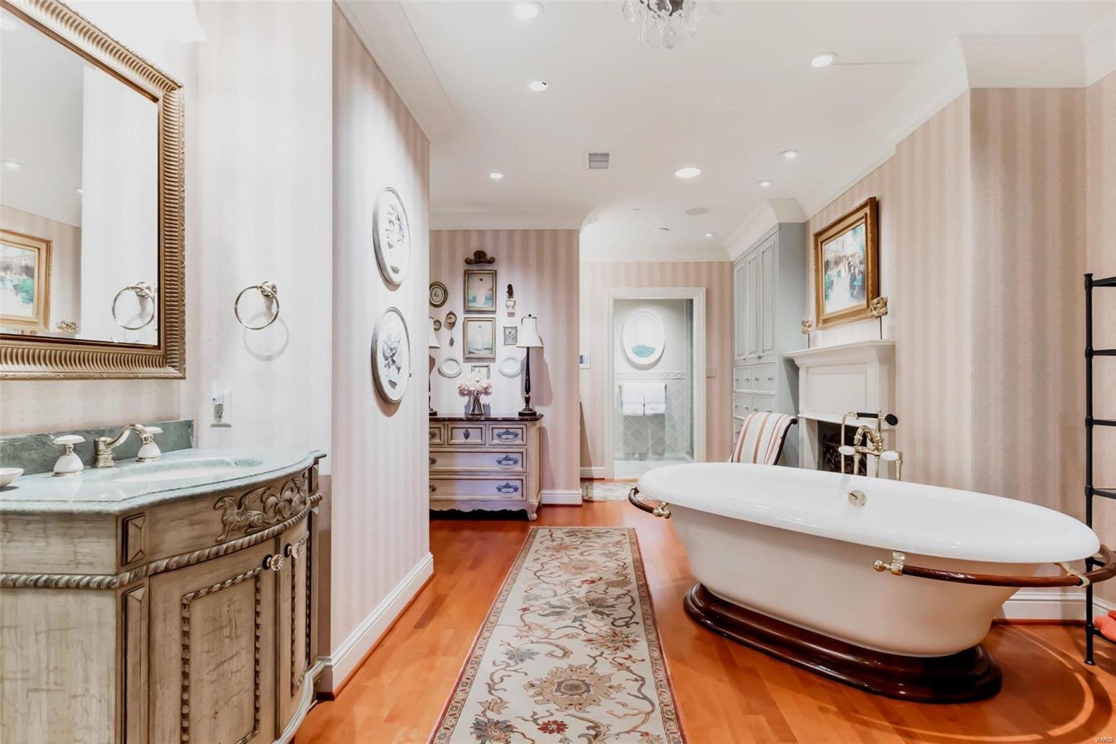 Plaza In Clayton A Condo The - Residential