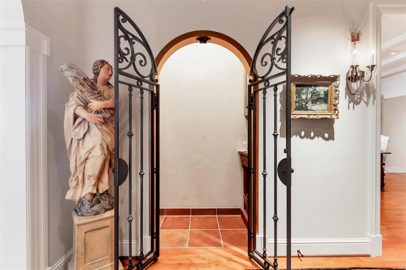 Plaza In Clayton A Condo The - Residential