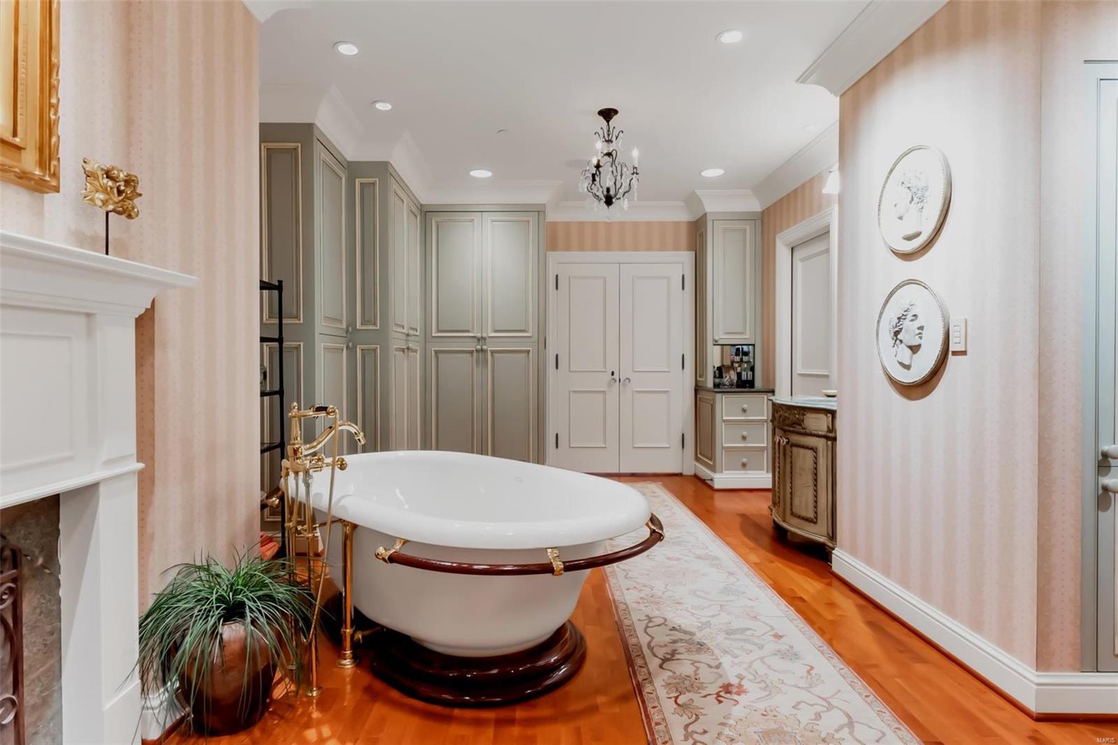 Plaza In Clayton A Condo The - Residential