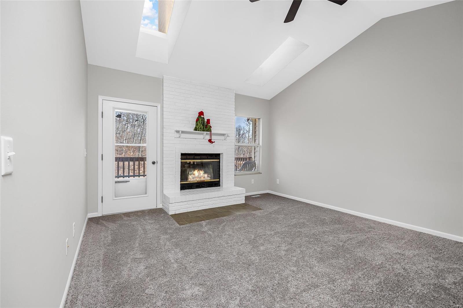 Treetop Condo Ph I - Residential