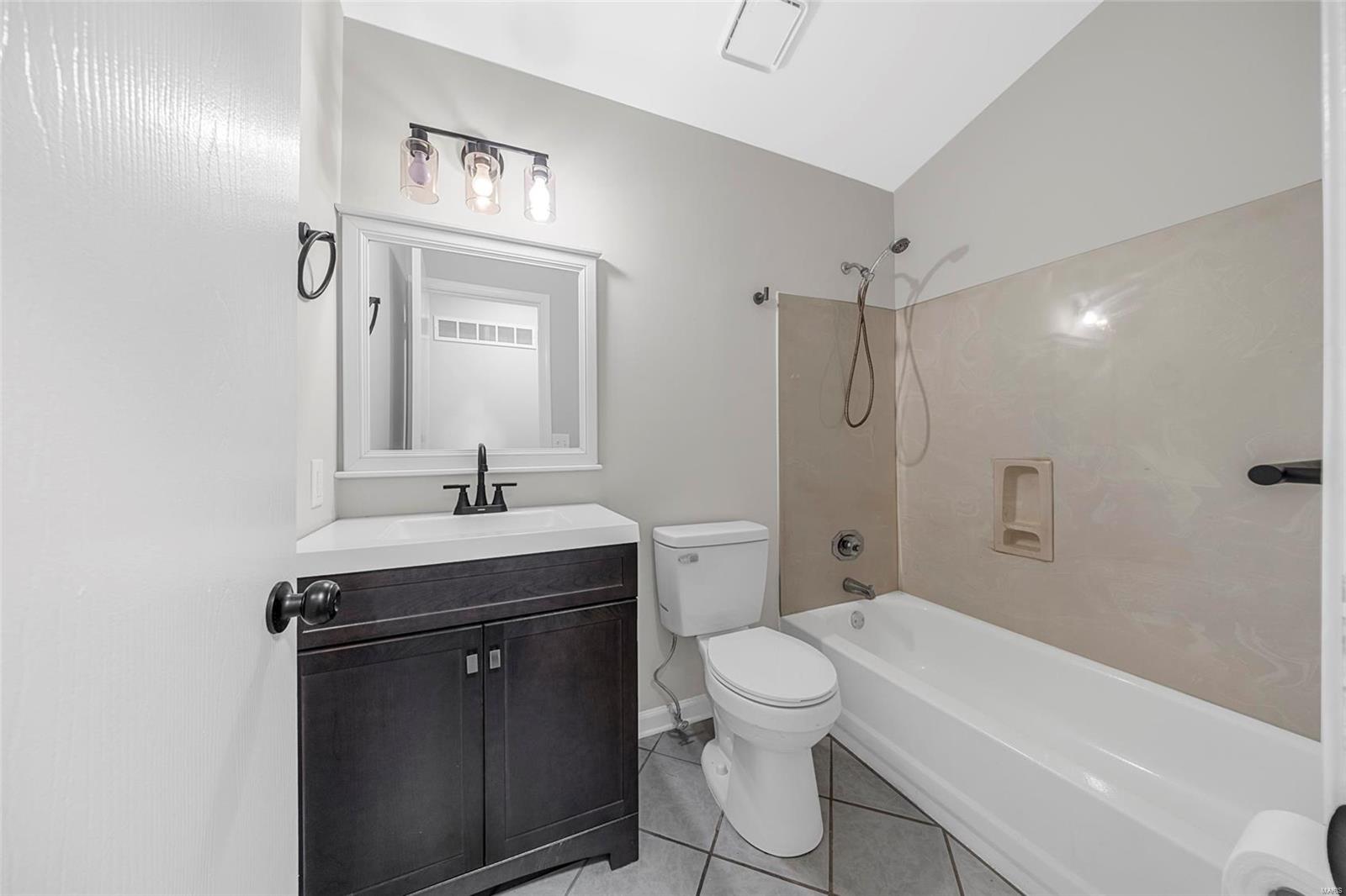 Treetop Condo Ph I - Residential