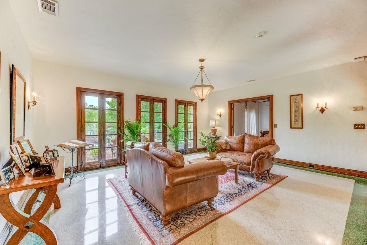 Melane Court Lt 7 & East Kirkwood Lt - Residential