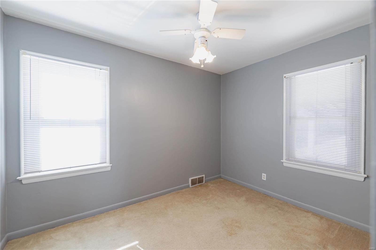 St Louis, Missouri 63131, United States, 3 Bedrooms Bedrooms, ,2 BathroomsBathrooms,Residential,Active,37727