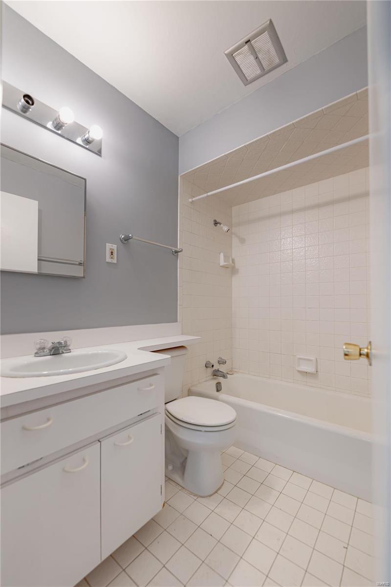 St Louis, Missouri 63131, United States, 3 Bedrooms Bedrooms, ,2 BathroomsBathrooms,Residential,Active,37727