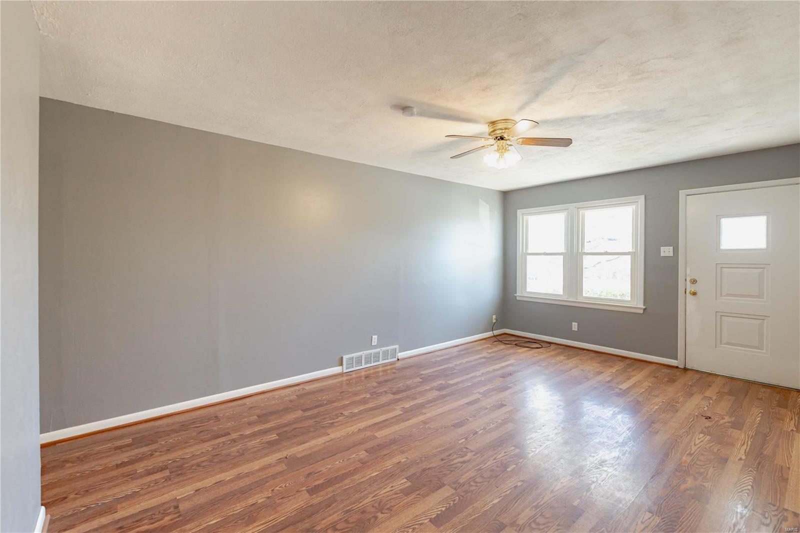 St Louis, Missouri 63131, United States, 3 Bedrooms Bedrooms, ,2 BathroomsBathrooms,Residential,Active,37727