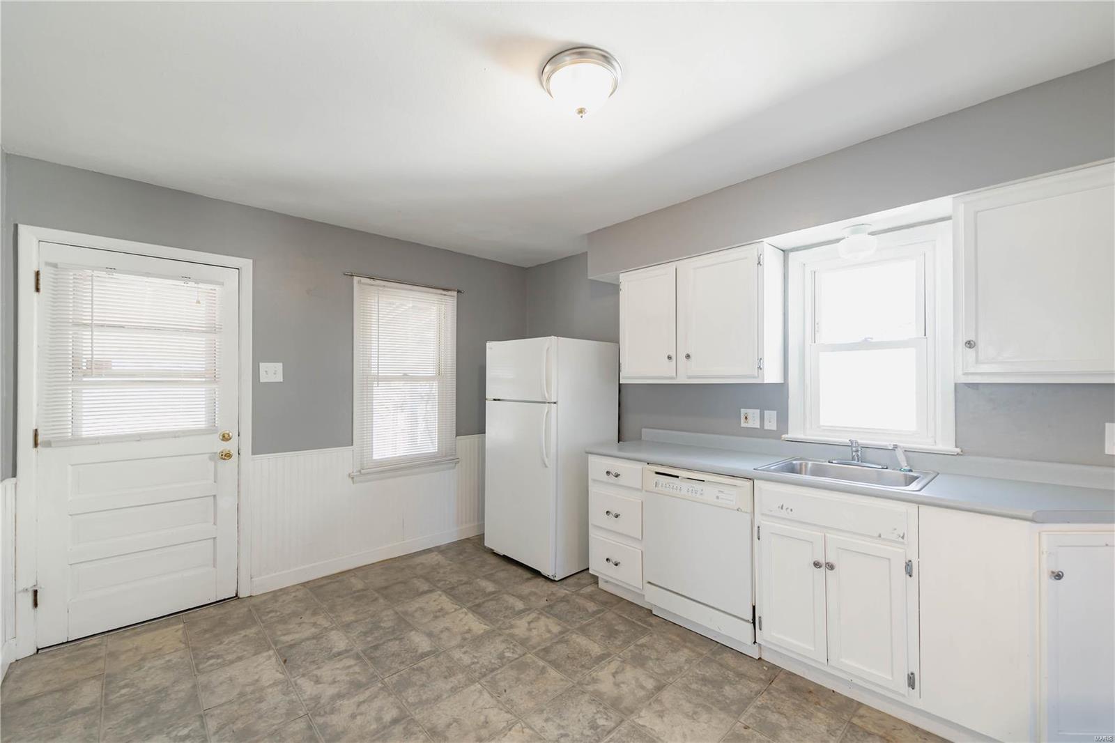 St Louis, Missouri 63131, United States, 3 Bedrooms Bedrooms, ,2 BathroomsBathrooms,Residential,Active,37727