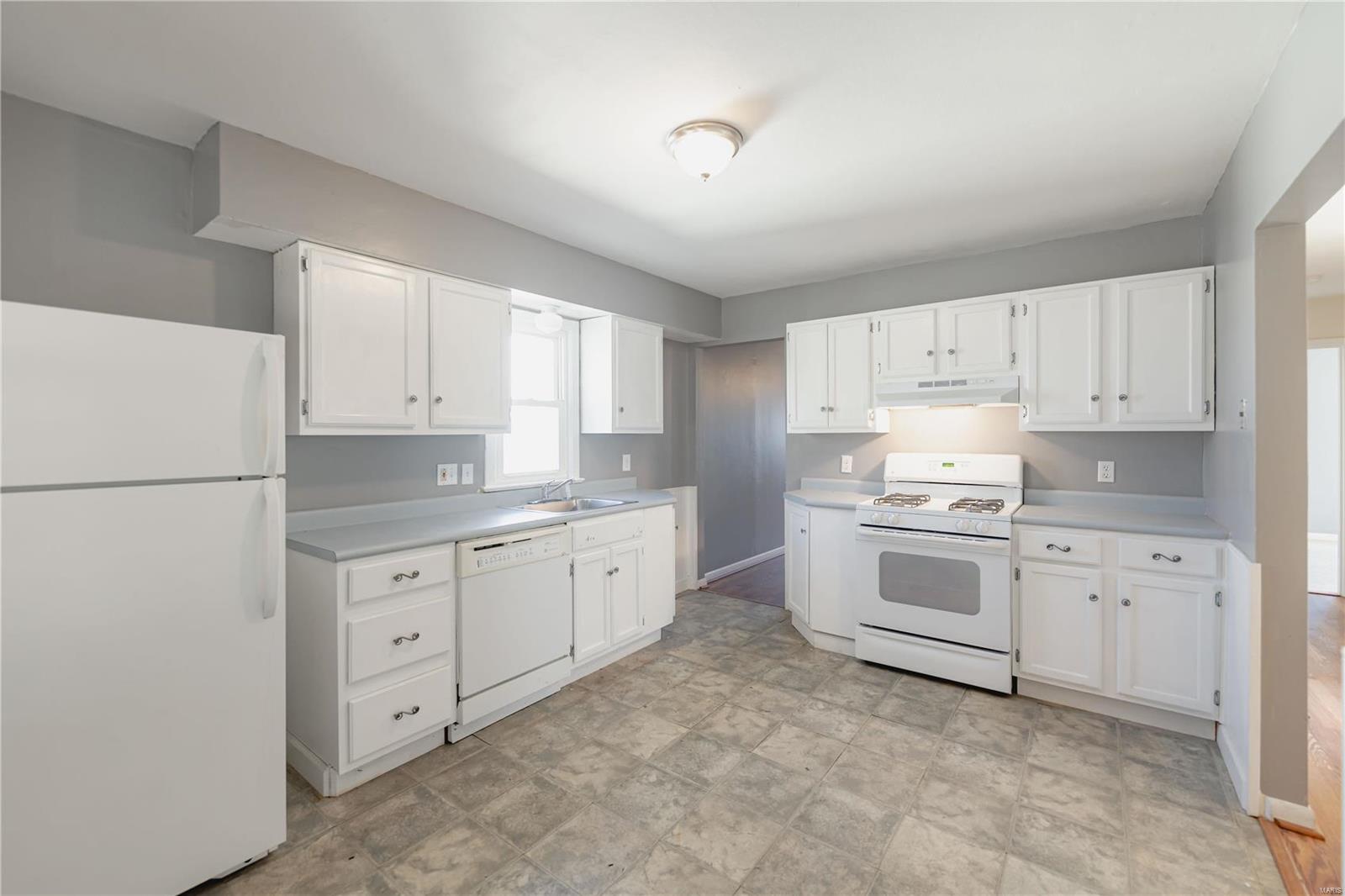 St Louis, Missouri 63131, United States, 3 Bedrooms Bedrooms, ,2 BathroomsBathrooms,Residential,Active,37727