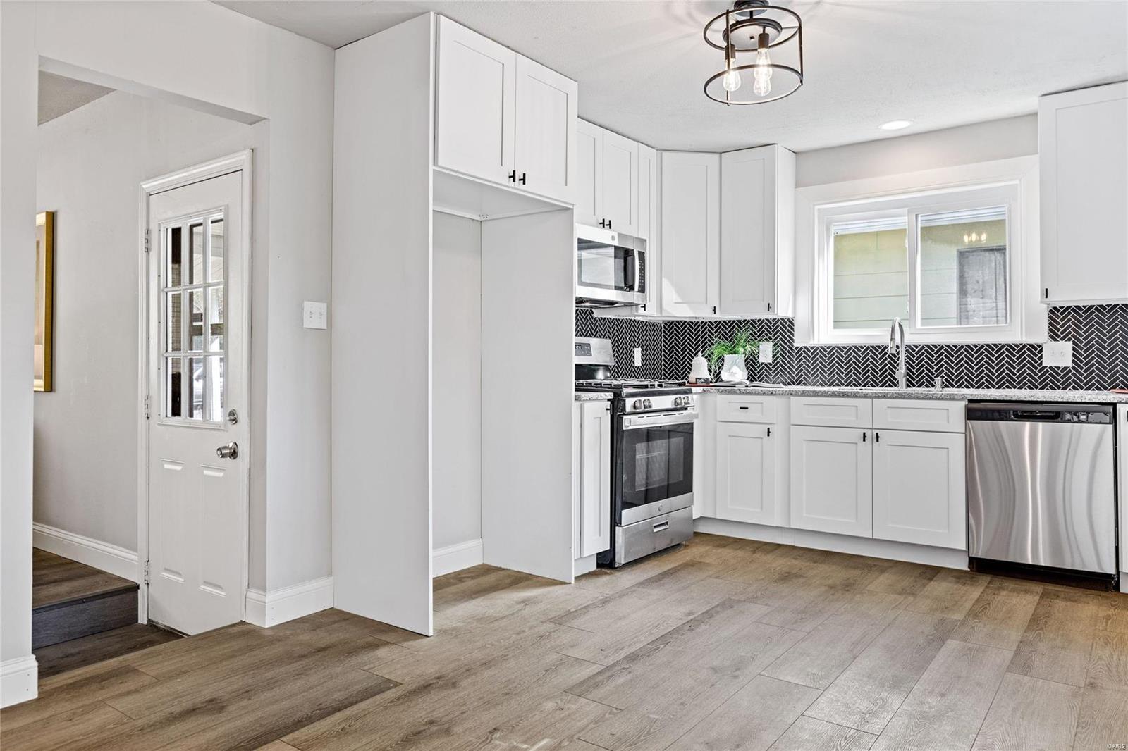 Hazelwood, Missouri 63042, United States, 4 Bedrooms Bedrooms, ,2 BathroomsBathrooms,Residential,Pending,43207