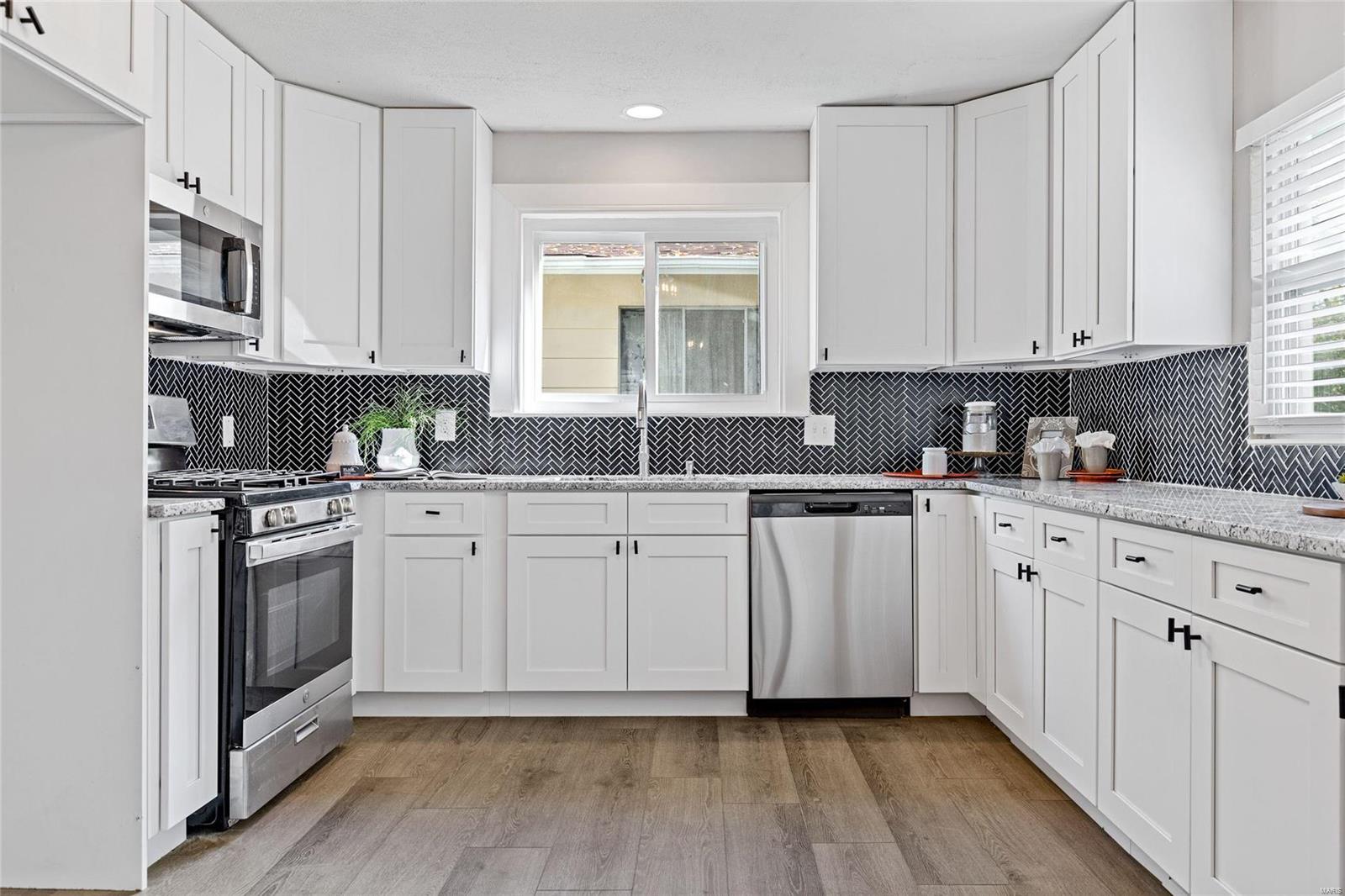 Hazelwood, Missouri 63042, United States, 4 Bedrooms Bedrooms, ,2 BathroomsBathrooms,Residential,Pending,43207