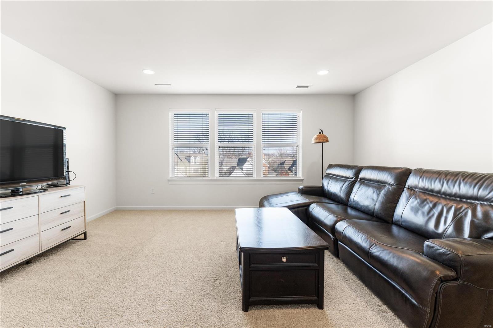 Chesterfield, Missouri 63005, United States, 5 Bedrooms Bedrooms, ,5 BathroomsBathrooms,Residential,Pending,22164