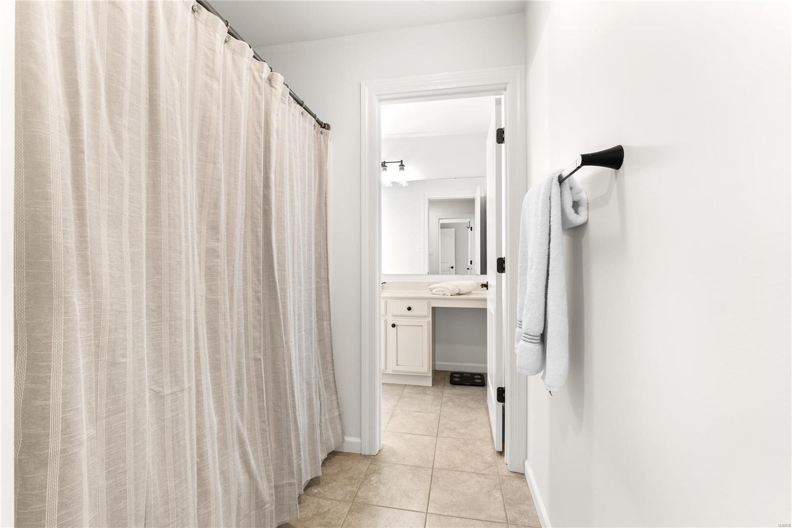 Chesterfield, Missouri 63005, United States, 5 Bedrooms Bedrooms, ,5 BathroomsBathrooms,Residential,Pending,22164