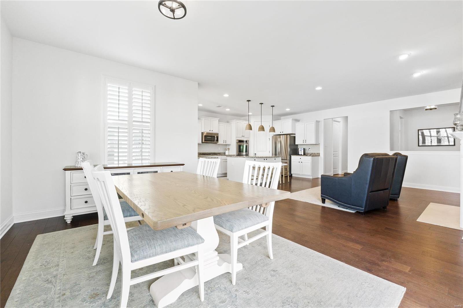 Chesterfield, Missouri 63005, United States, 5 Bedrooms Bedrooms, ,5 BathroomsBathrooms,Residential,Pending,22164