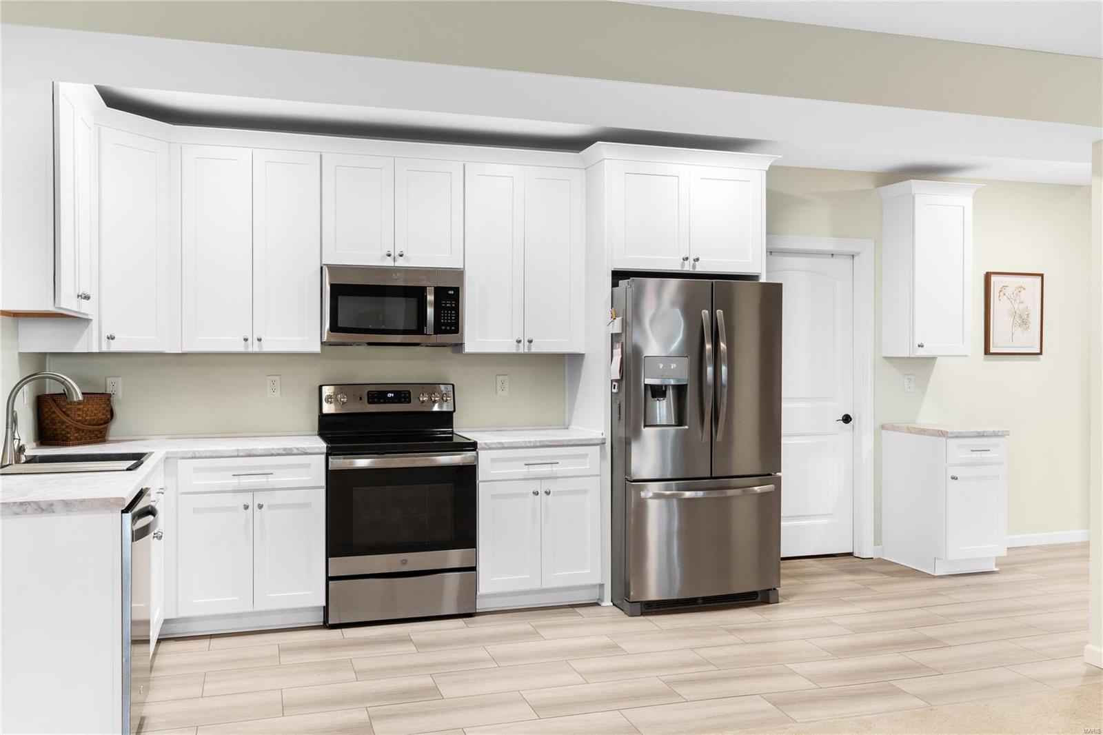 Chesterfield, Missouri 63005, United States, 5 Bedrooms Bedrooms, ,5 BathroomsBathrooms,Residential,Pending,22164