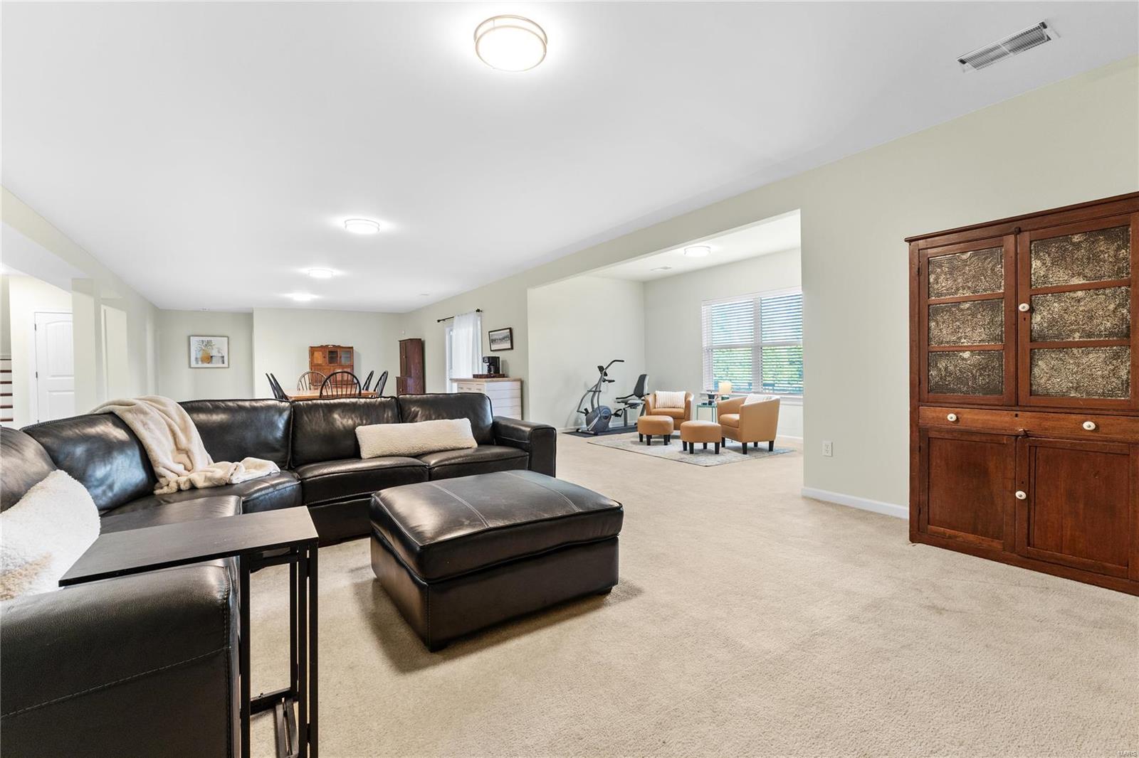 Chesterfield, Missouri 63005, United States, 5 Bedrooms Bedrooms, ,5 BathroomsBathrooms,Residential,Pending,22164