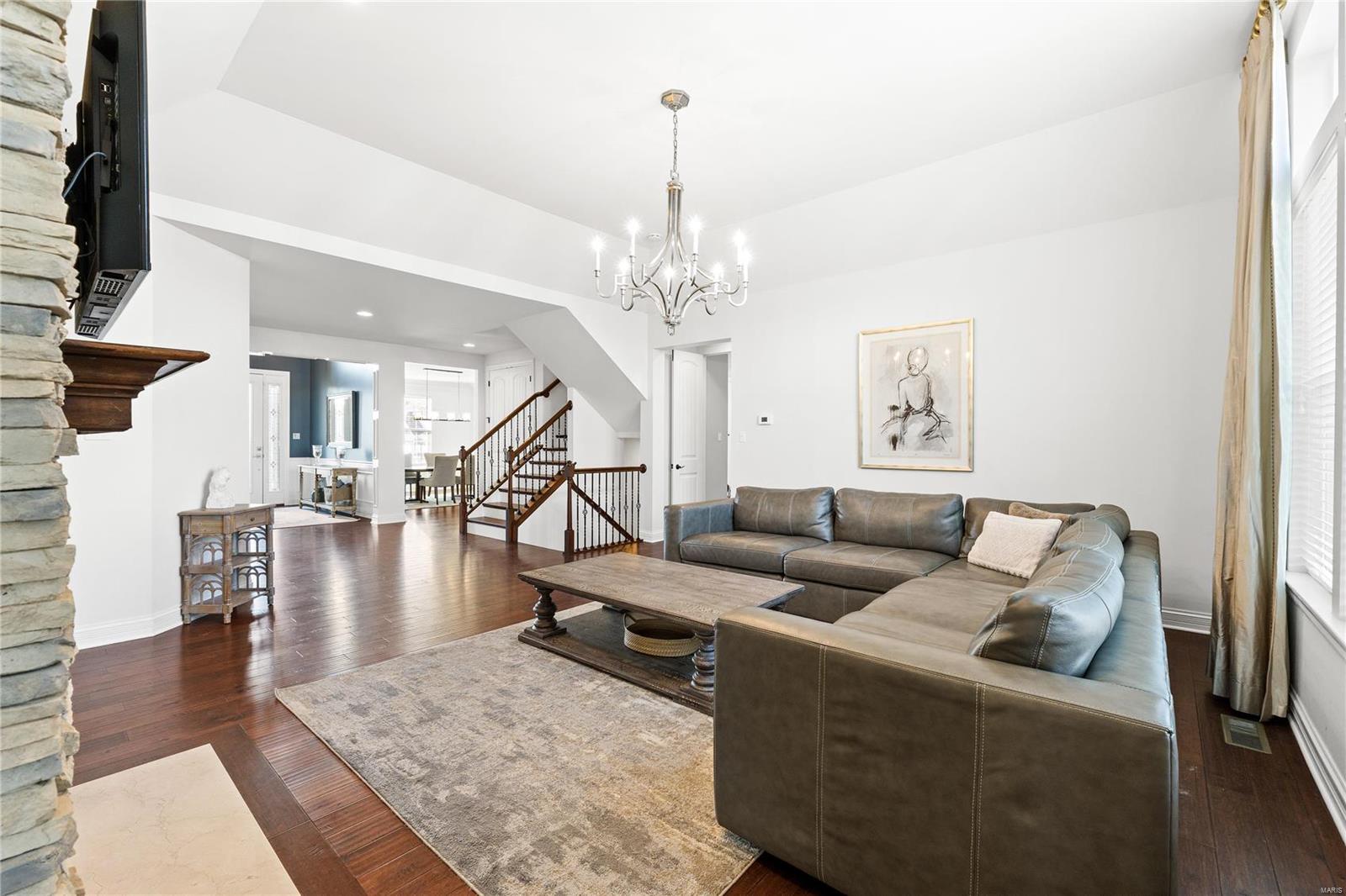 Chesterfield, Missouri 63005, United States, 5 Bedrooms Bedrooms, ,5 BathroomsBathrooms,Residential,Pending,22164