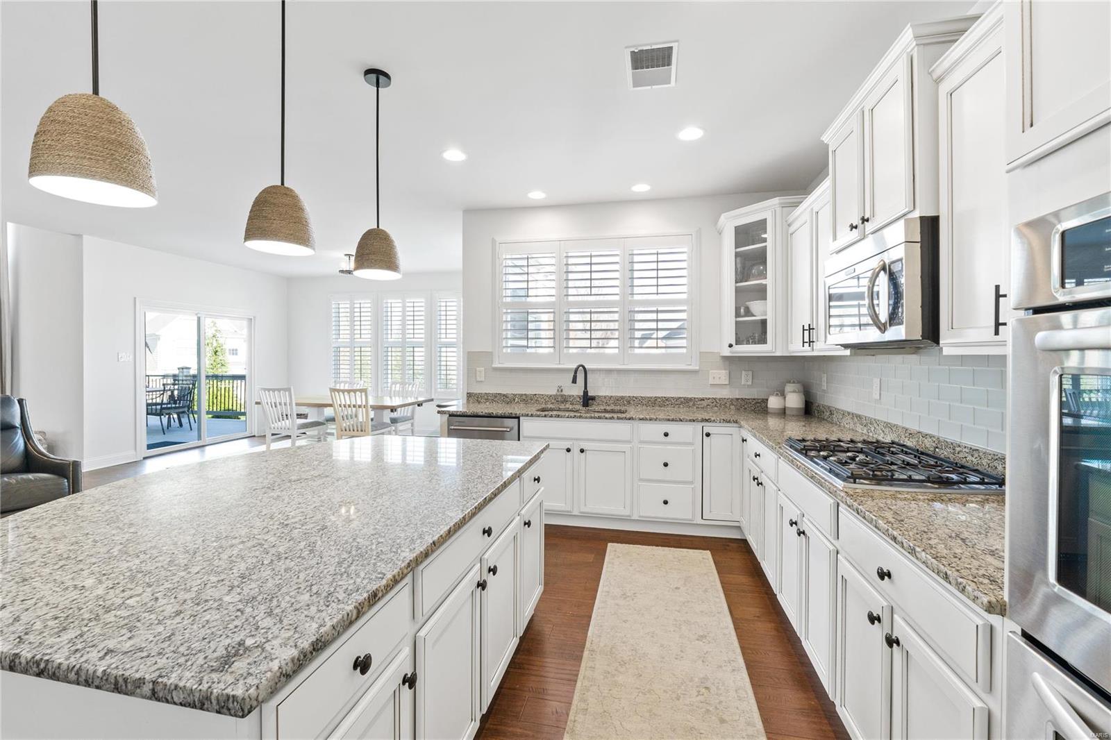 Chesterfield, Missouri 63005, United States, 5 Bedrooms Bedrooms, ,5 BathroomsBathrooms,Residential,Pending,22164