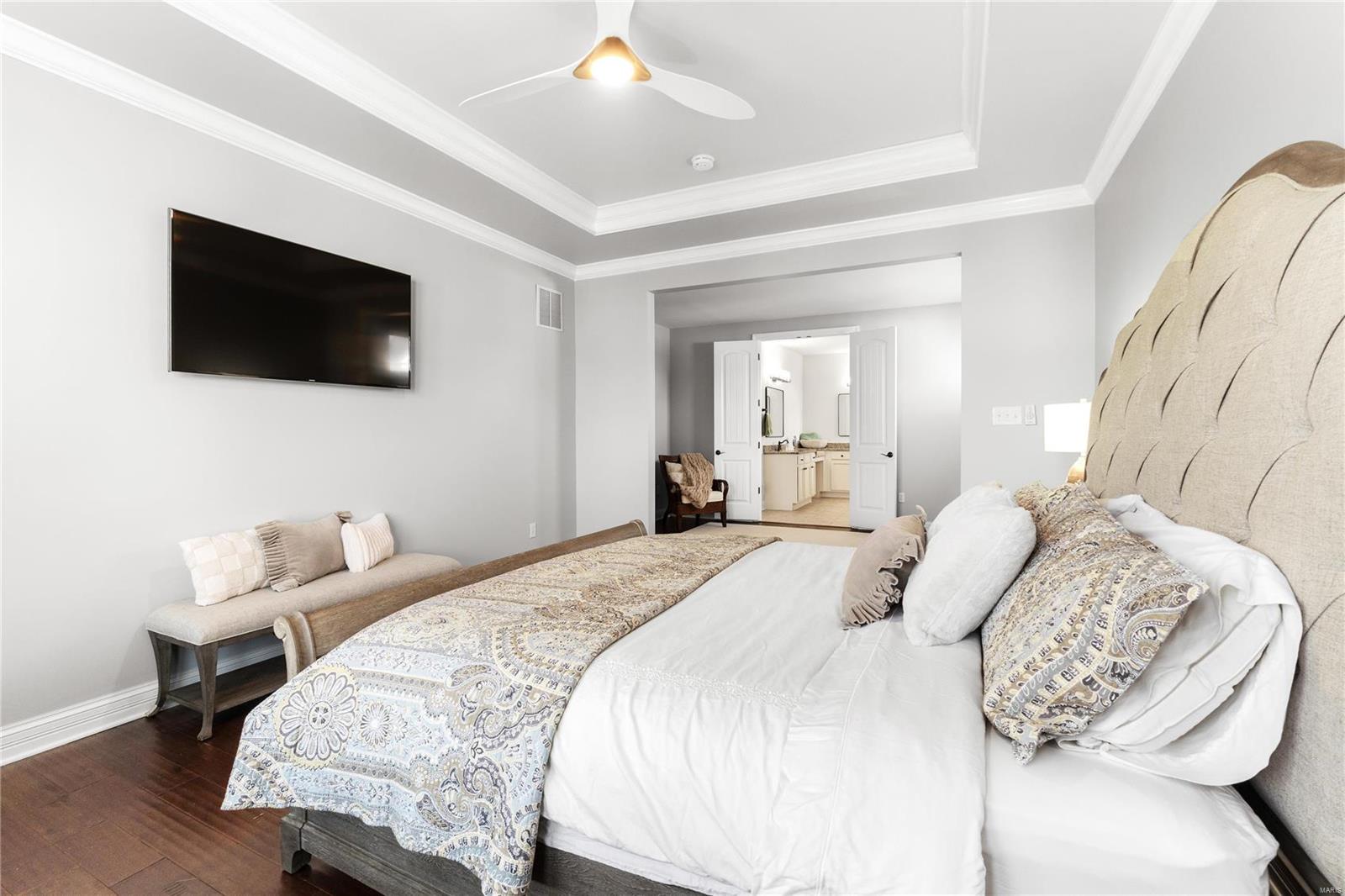 Chesterfield, Missouri 63005, United States, 5 Bedrooms Bedrooms, ,5 BathroomsBathrooms,Residential,Pending,22164