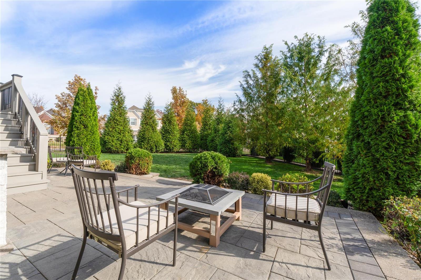 Chesterfield, Missouri 63005, United States, 5 Bedrooms Bedrooms, ,5 BathroomsBathrooms,Residential,Pending,22164