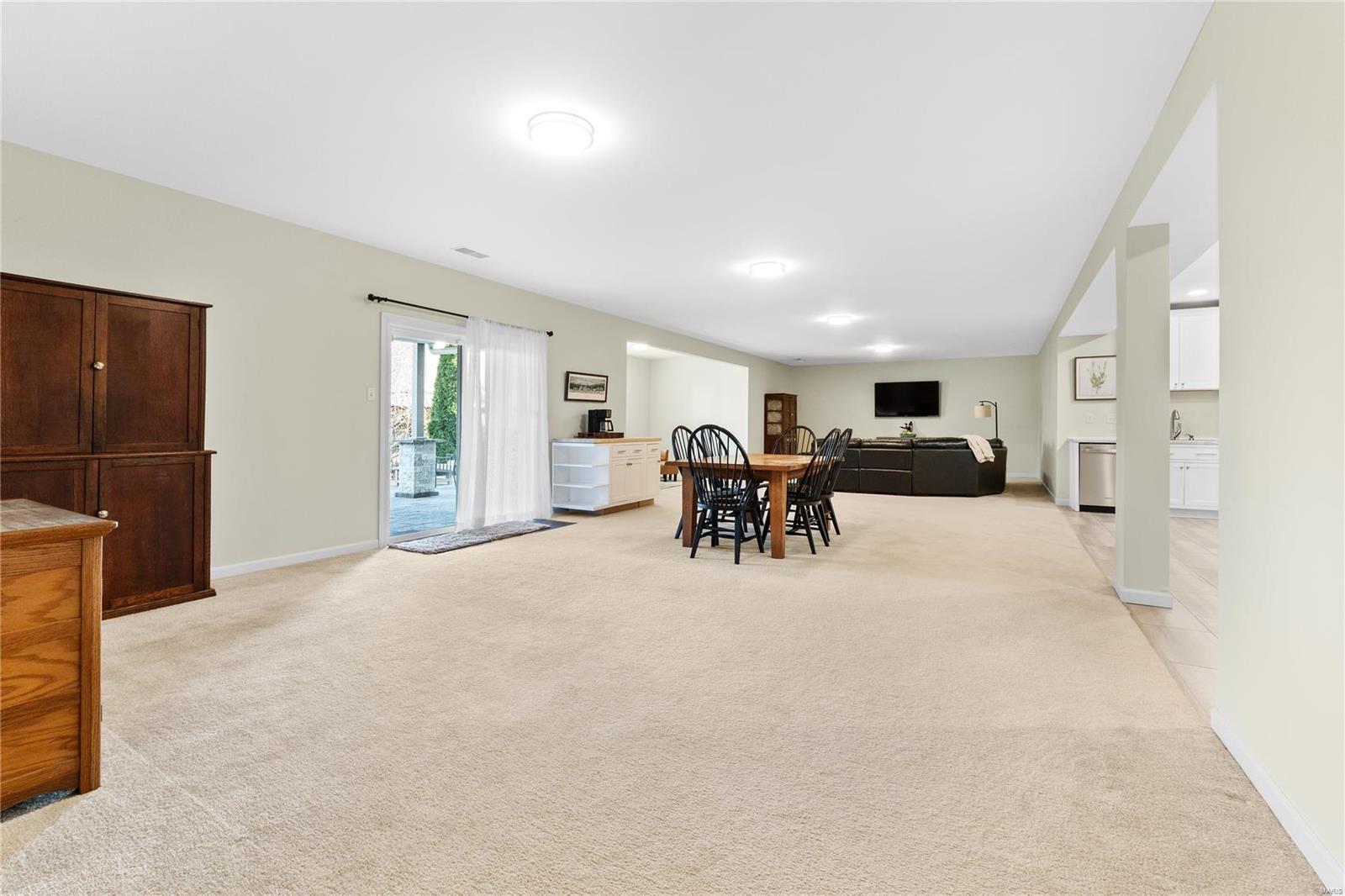 Chesterfield, Missouri 63005, United States, 5 Bedrooms Bedrooms, ,5 BathroomsBathrooms,Residential,Pending,22164