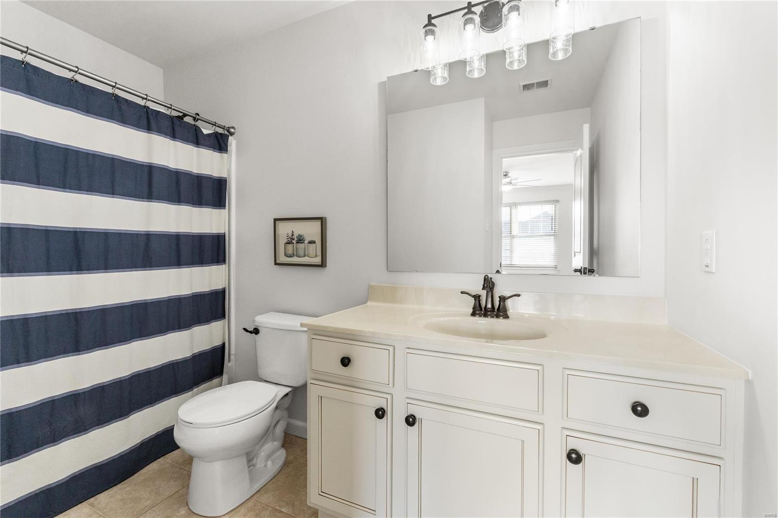 Chesterfield, Missouri 63005, United States, 5 Bedrooms Bedrooms, ,5 BathroomsBathrooms,Residential,Pending,22164