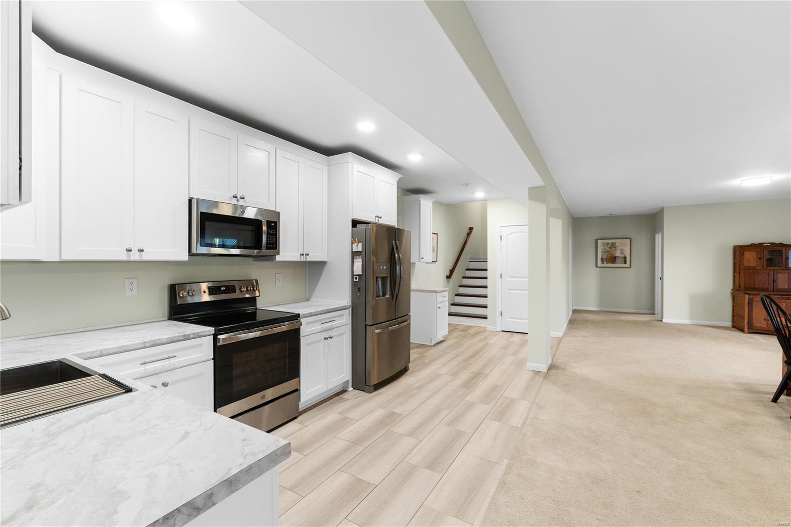 Chesterfield, Missouri 63005, United States, 5 Bedrooms Bedrooms, ,5 BathroomsBathrooms,Residential,Pending,22164