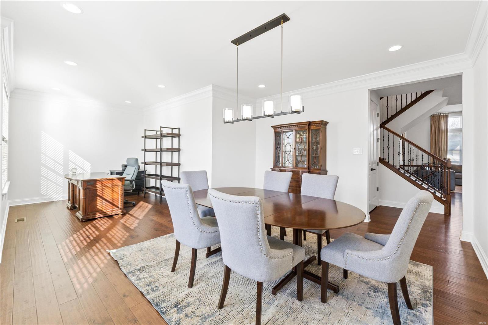 Chesterfield, Missouri 63005, United States, 5 Bedrooms Bedrooms, ,5 BathroomsBathrooms,Residential,Pending,22164