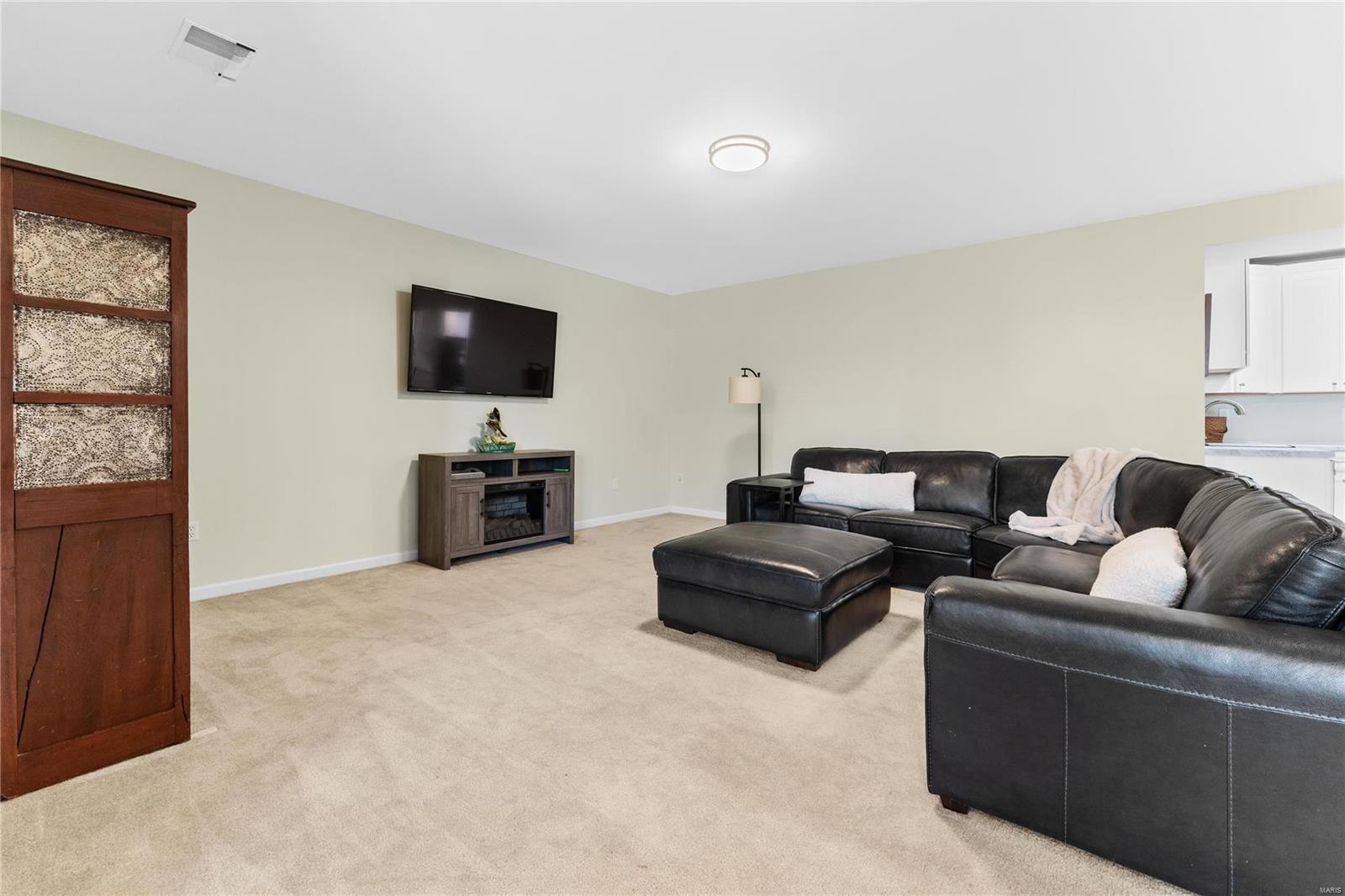 Chesterfield, Missouri 63005, United States, 5 Bedrooms Bedrooms, ,5 BathroomsBathrooms,Residential,Pending,22164