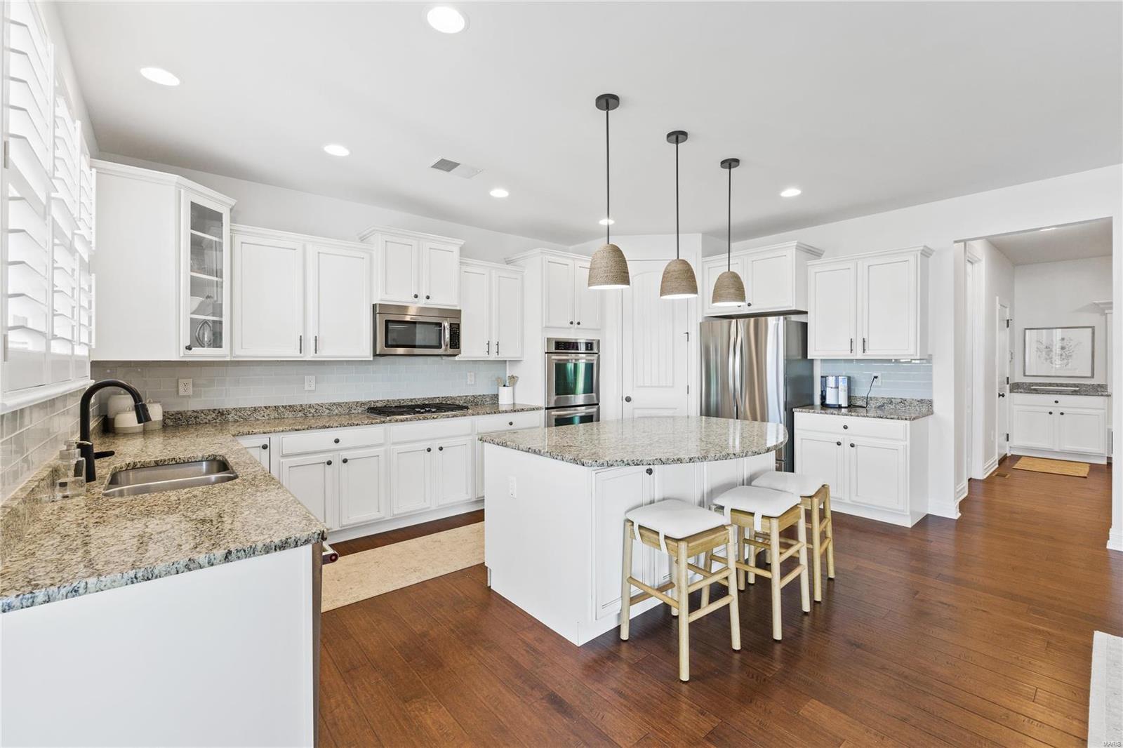 Chesterfield, Missouri 63005, United States, 5 Bedrooms Bedrooms, ,5 BathroomsBathrooms,Residential,Pending,22164