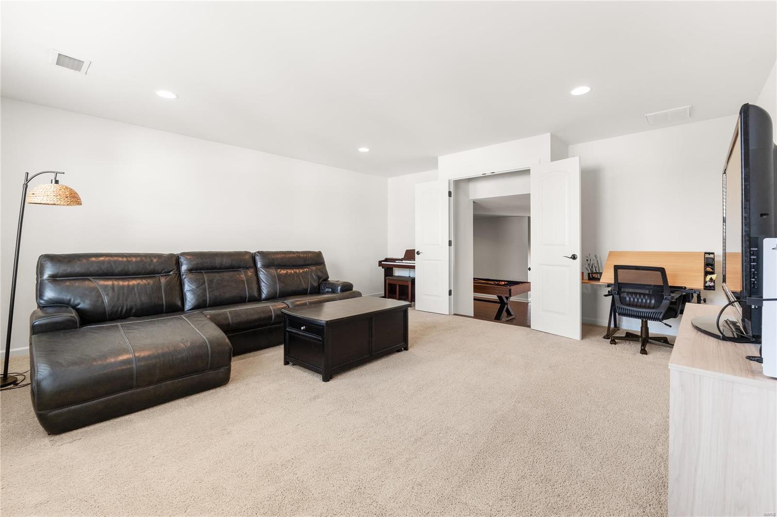 Chesterfield, Missouri 63005, United States, 5 Bedrooms Bedrooms, ,5 BathroomsBathrooms,Residential,Pending,22164