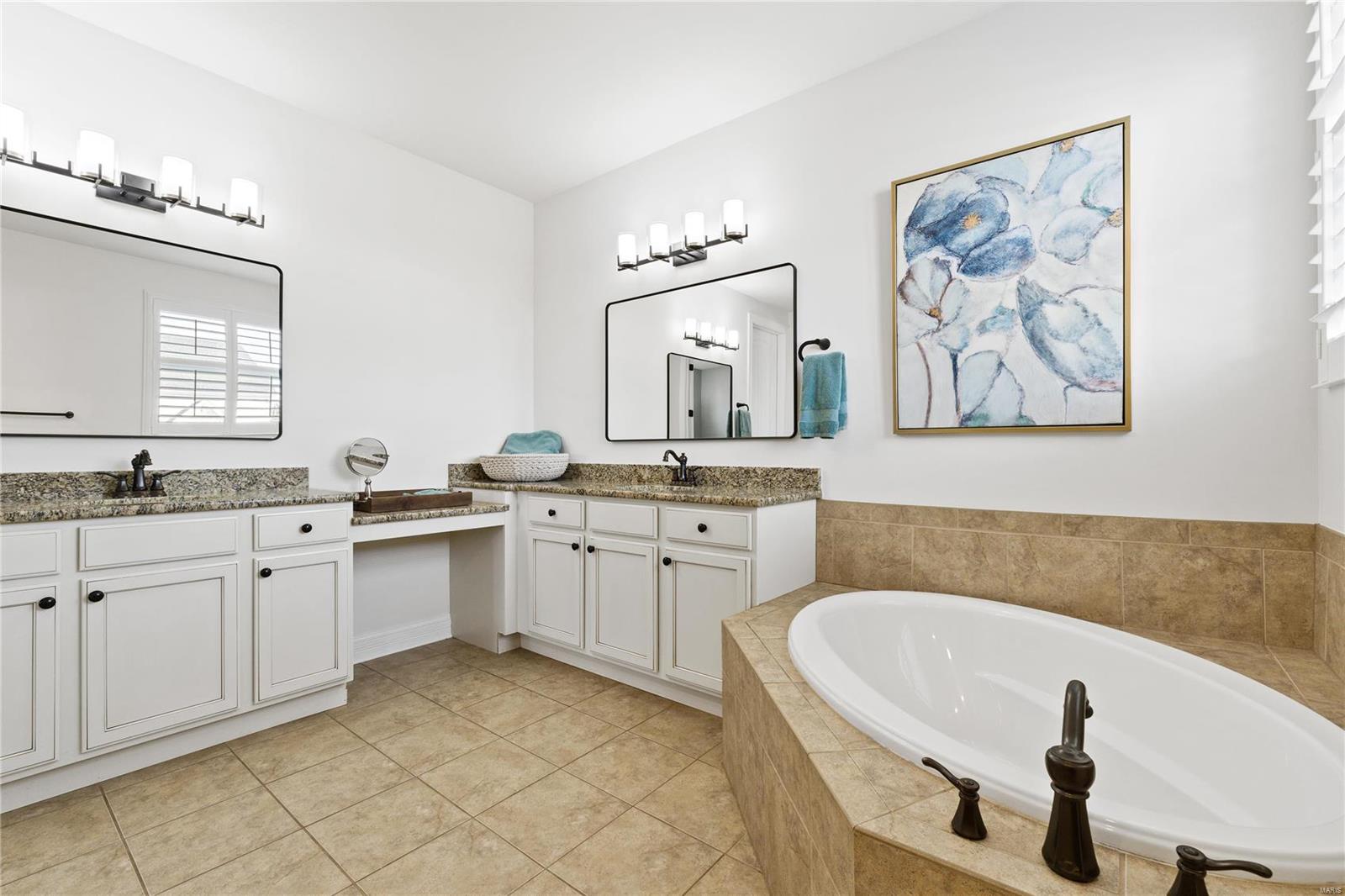 Chesterfield, Missouri 63005, United States, 5 Bedrooms Bedrooms, ,5 BathroomsBathrooms,Residential,Pending,22164