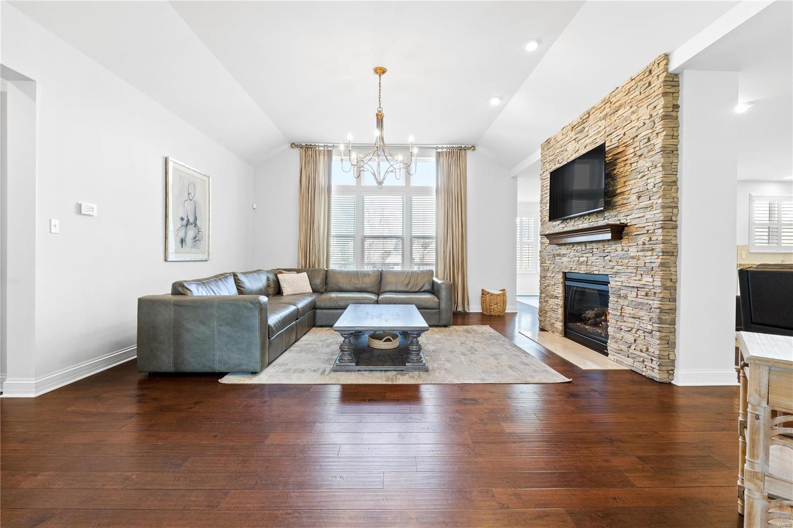 Chesterfield, Missouri 63005, United States, 5 Bedrooms Bedrooms, ,5 BathroomsBathrooms,Residential,Pending,22164