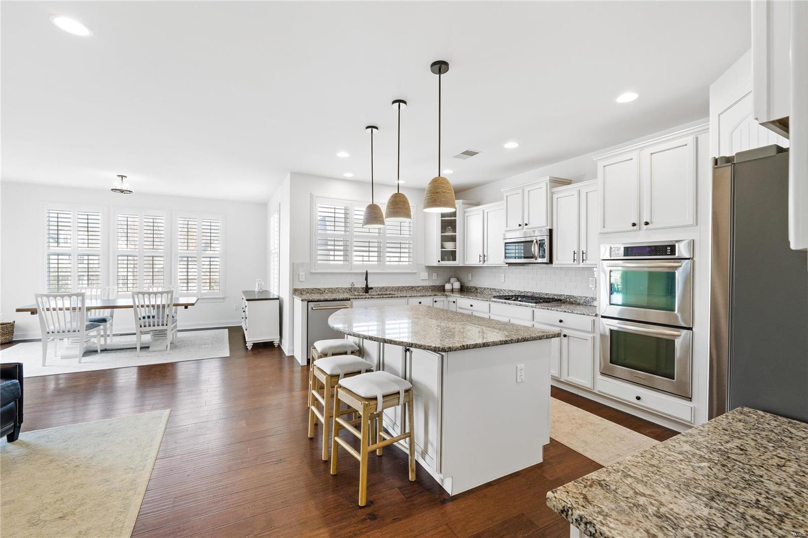 Chesterfield, Missouri 63005, United States, 5 Bedrooms Bedrooms, ,5 BathroomsBathrooms,Residential,Pending,22164