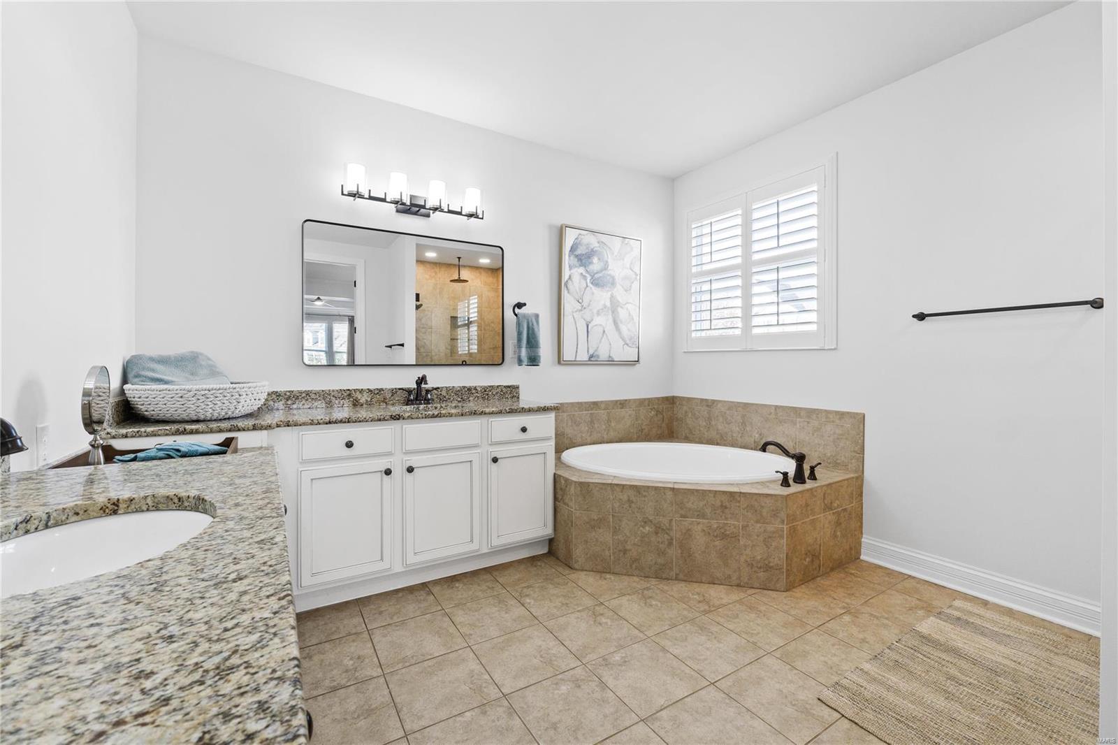 Chesterfield, Missouri 63005, United States, 5 Bedrooms Bedrooms, ,5 BathroomsBathrooms,Residential,Pending,22164